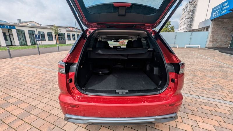 10. Der Kofferraum: Auch in Sachen Ladevolumen ist der Outlander das perfekte Reisemobil. Der Kofferraum schluckt 495 Liter; klappt man die hintere Sitzbank um, wächst das Volumen auf gut 1.400 Liter. (Bild: Mauritz – VCG)