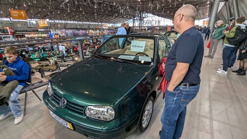 „Ja was jetzt: zweite oder dritte Hand? Oder 2/3 Hand?“  (Bild: Dominsky – VCG)