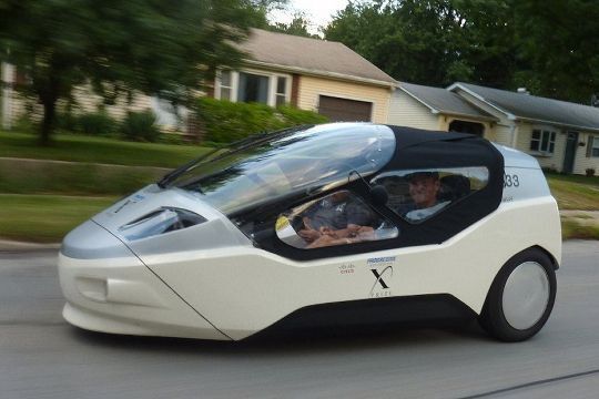 Das TW4XP ist ein ungewöhliches Dreirad mit Elektroantrieb. (Archiv: Vogel Business Media)