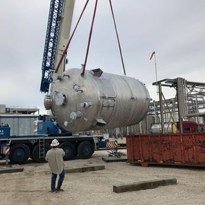 MFG Chemical installs a new 20,000 gallon reactor, one of two reactors added to its recently acquired Pasadena, TX plant, as part of a multi-million dollar upgrade to meet growing demands on the company's four chemical manufacturing plants.