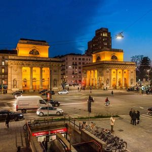 Mit der Astrodim-Funktion mit moderner Lichtsteuerung von Osram beleuchtet eine intelligente Straßenbeleuchtung die berühmten Straßen und Plätze Mailands. Im Bild: Bastioni di Porta Venezia.