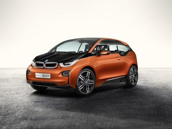 Das BMW i3 Concept Coupé ist das erste vollständig vernetzte Elektrofahrzeug der Welt (BMW Group)