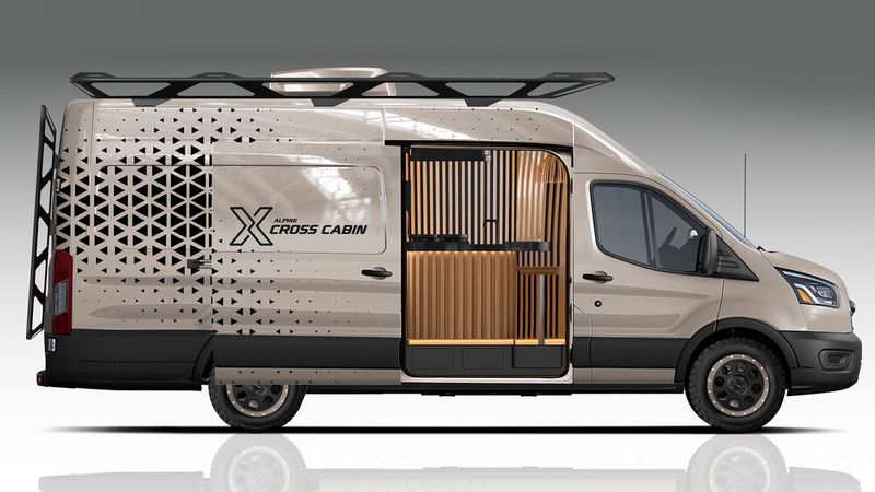 Das Fahrzeug basiert auf einem 6,70 Meter langen Ford Transit.  (Bild: Alpine)