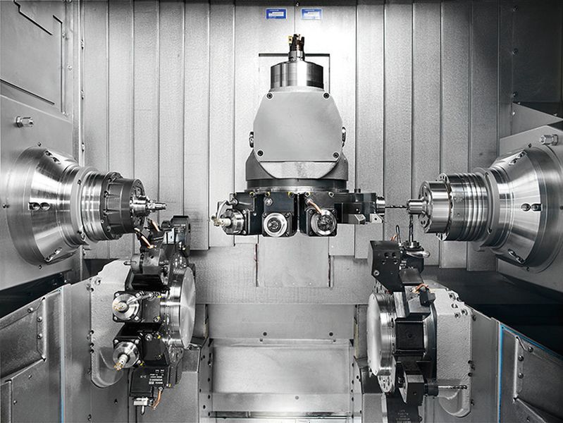 Grâce à la disposition verticale du bâti de la machine et à d'autres astuces structurelles, le compartiment d'usinage est devenu plus spacieux que sur les modèles antérieurs. (INDEX)