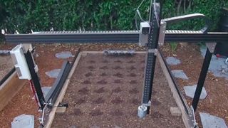 Pflanzen zielgenau säen, wässern und pflegen: Mit dem Open-Source-Kit Farmbot Genesis lässt sich die heimische Gartenarbeit automatisieren. (Bild: Farmbot.io)