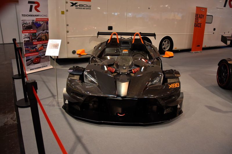Teichmann Racing stellt den 360 PS-starken „KTM X-Bow RR“ aus. (Simon / »kfz-betrieb«)