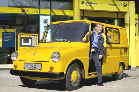 „Fridolin“ von der Post: Der Kleintransporter VW 147 (1964 - 1974) verrichtet in einzelnen Exemplaren noch heute seinen Dienst als Zustellfahrzeug der Deutschen Post. (VW)