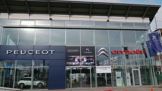 Einer der beiden ehemaligen PSA-Niederlassungsbetriebe in der Stuttgarter Pragstraße. (AVAG)