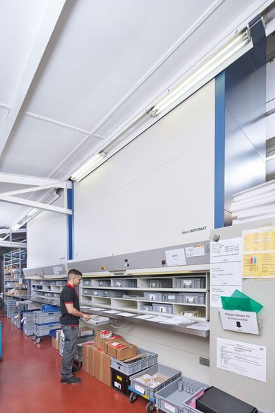 Deux stockeurs Hänel Rotomat assurent un flux de marchandises régulier au service d'expédition. (Source : Werbeagentur Marks - marks GmbH Nordheim)