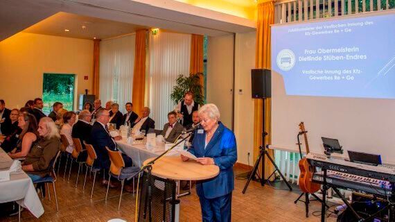 Seit 2009 lenkt Obermeisterin Dietlinde Stüben-Endres als erste Frau die Geschicke der Vestischen Innung Recklinghausen und Gelsenkirchen. (Bild: Kfz-Innung )