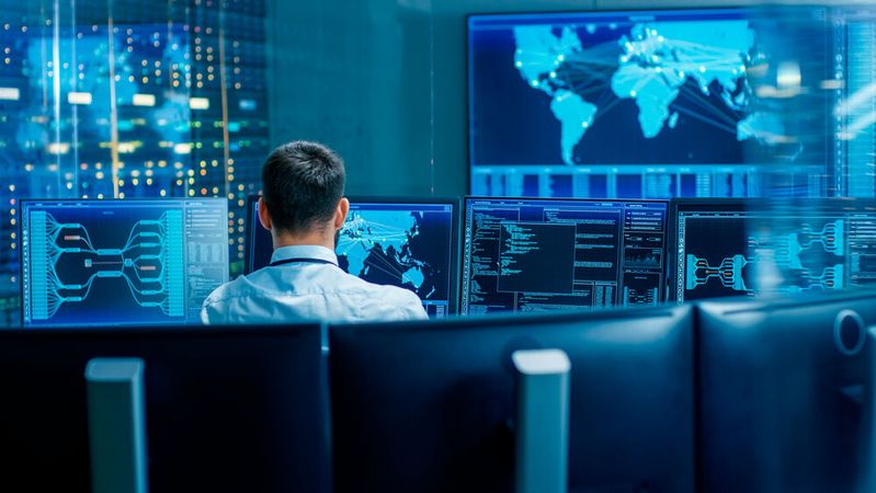 Offene Ports von LDAP, Kerberos, DNS und RPC auf Domänencontrollern lassen sich mit PowerShell-Bordmitteln analysieren, über Firewall-Regeln absichern und gezielt eingrenzen.(Bild: ©  Gorodenkoff - stock.adobe.com)