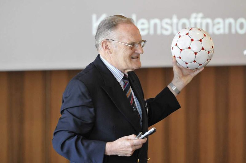 Als der „Schweizer Nanopapst“ angekündigt, berichtete Prof. Dr. Hans-Joachim Güntherodt von der Universität Basel über die Einflüsse der Nanotechnik in der Prozessautomatisierung. (Archiv: Vogel Business Media)