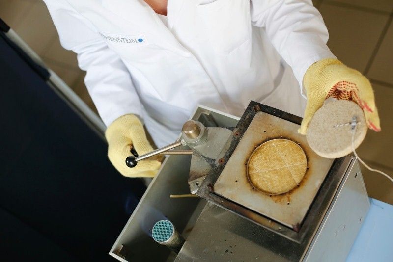 Der Wärmewiderstand gegen Flammen ist ein wichtiger Faktor von Persönlicher Schutzausrüstung. (Bild: Hohenstein Institute)