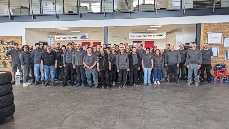 Der „Werkstattteil“ der Mitarbeiter von Auto Ruhfass aus dem bayerischen Vohburg. Insgesamt arbeiten rund 75 Männer und Frauen in dem Familienbetrieb.(Bild:  Dominsky – VCG)