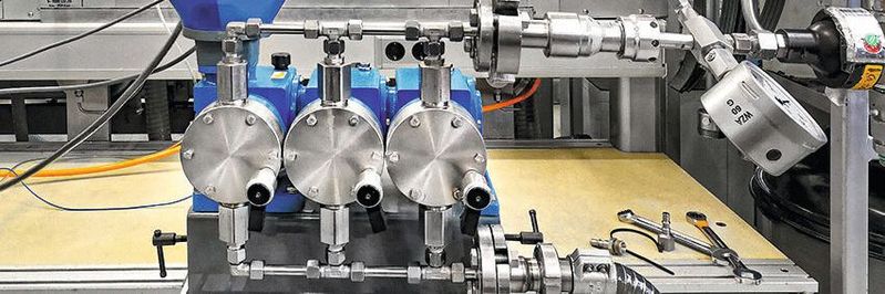 Für die hochpräzisen Membran-Dosierpumpen ihrer Ecodos-Reihe setzt Lewa die effizienten IE5+ Motoren von Nord Drivesystems ein(Bild:  Lewa)