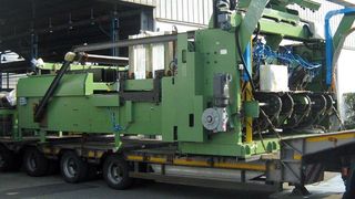 Abnahme der Fertigungsanlage in Bergamo: Für den Transport nach Raesfeld waren vier Lastwagen erforderlich. (Bild: Seier/HPE)