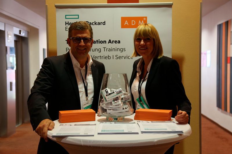 (v.r.n.l.): Ulrike Dolle und Andreas Dolle (ADM Akademie des Managements für Vertrieb und Service) (HPE)