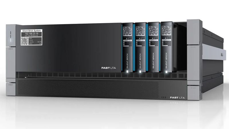 Die Silent-Brick-Systeme von FAST LTA sollen dank Fast-Clone-Unterstützung Backups auf Trab bringen.(Bild:  Screenshot / FAST LTA)