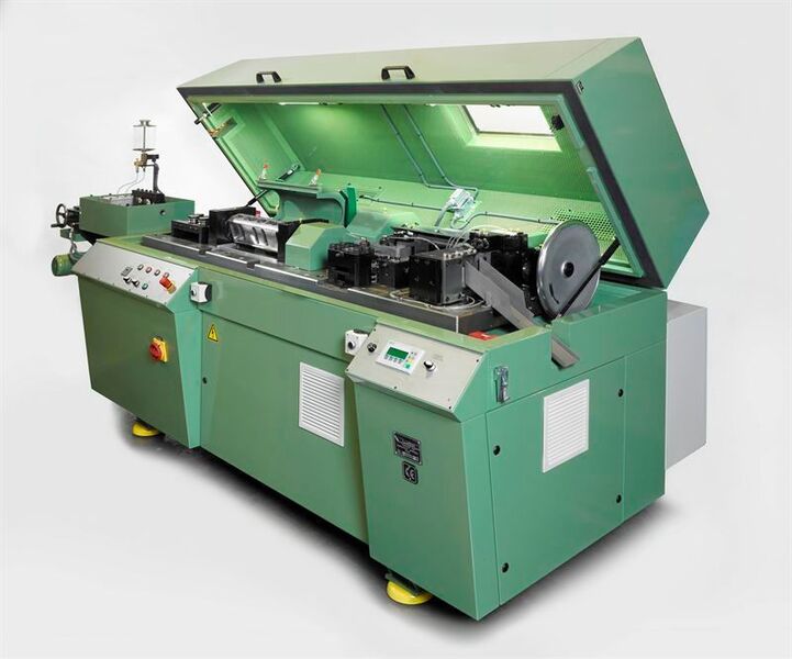 Mit der Precisioncut MJC9 bietet Jouhsen-Bündgens Drahtverarbeitern ein Maschinenkonzept speziell für präzise Kurzabschnitte mit hohem Output: Bis zu 600 Teile mit Längen von 1,5 × d bis 70 mm Länge können pro Minute damit gefertigt werden, wie es heißt. (Bild: Jouhsen-Bündgens)