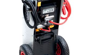 Die internen Spiralzellenakkus liefern bis zu 8.500 Ampere Spitzenstrom. (GYS)