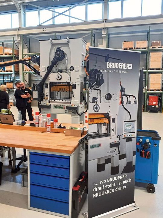 Aus alt mach neu – ein zweites Leben bekommen Bruderer-Stanzautomaten direkt vom Hersteller. Diesen Service bietet Bruderer am Deutschlandsitz in Dortmund an. Aus alt mach neu – ein zweites Leben bekommen Bruderer-Stanzautomaten direkt vom Hersteller. Diesen Service bietet Bruderer am Deutschlandsitz in Dortmund an.