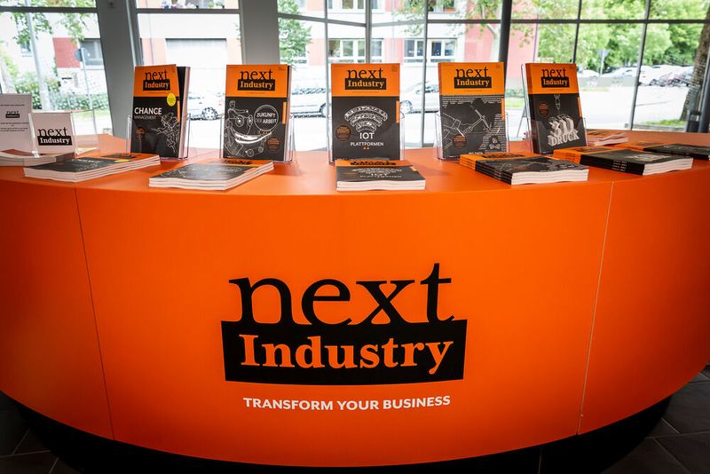 Next Industry beleuchtet je Ausgabe einen Themenschwerpunkt der Digitalen Transformation und leitet daraus die Notwendigen Management-Impulse ab. (Bild: Stefan Bausewein)