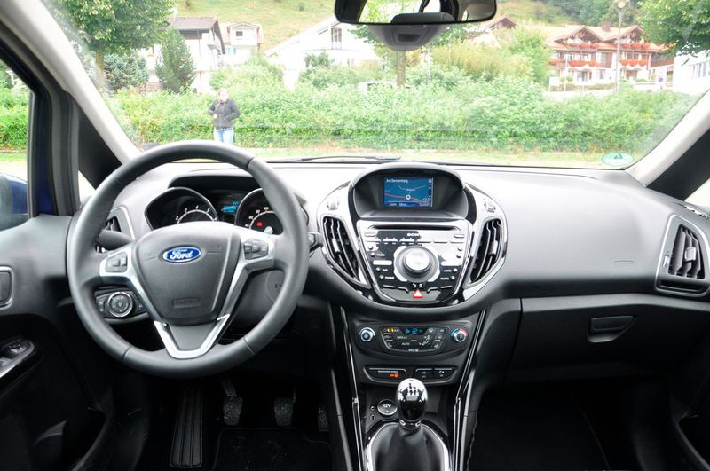 Der Innenraum ist typisch Ford. (Seyerlein / kfz-betrieb)