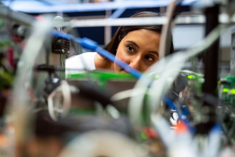 Die Studie von Strand Partners im Auftrag von AWS über die Nutzung von KI in der Schweiz zeigt, dass nur 19% der Unternehmen mit physischer KI vertraut sind, bei Startups dagegen sind es 38%.  (Bild: AWS)