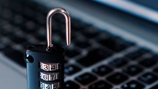 Auch Peripheriegeräte wie intelligente PDUs oder KVM-over-IP-Switches, sind potentielle Einfallstore für Hackerangriffe und müssen abgesichert werden, wie jede andere Netzwerkkomponente. (Bild: TheDigitalWay)