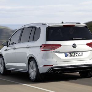 In der fünfsitzigen Variante fasst der Kofferraum sogar wenn fünf Passagiere mitfahren immer noch bis zu 1.040 Liter. (Foto: Volkswagen)