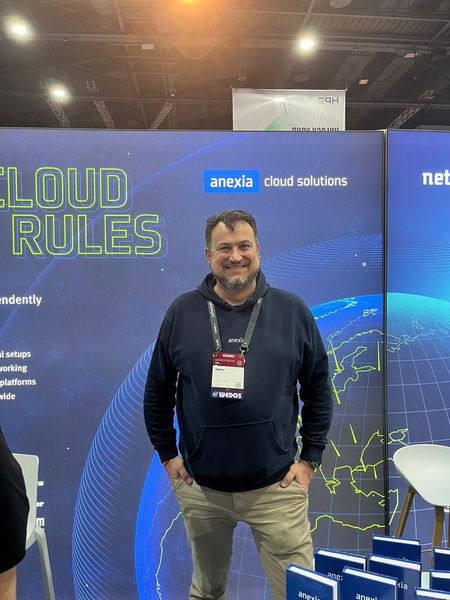 Viel Betrieb und gute Laune bei Malte von dem Hagen am Stand von Anexia. (Bild: Vogel IT-Medien)