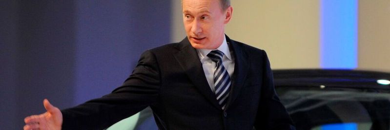 Wladimir Putin bei der Eröffnung des Volkswagen-Werkes im russischen Kaluga 2009.(Bild:  picture-alliance/dpa)