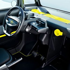 Das Cockpit ist einfach, aber bunt gehalten.(Bild:  Opel)