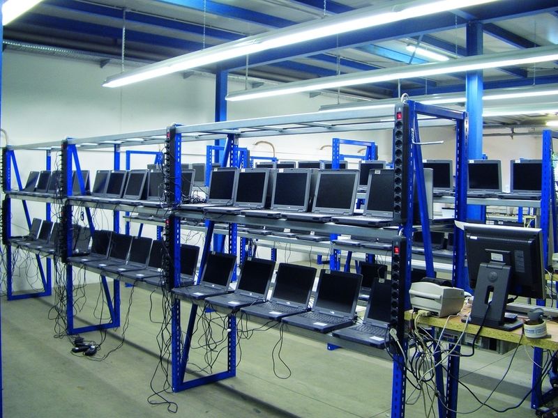 Hier am Ergotrade-Teststand wird jedes Gerät nach Reinigung, zertifizierter Datenlöschung und anderen Maßnahmen vor der Auslieferung auf seine Funktionstüchtigkeit hin geprüft. (Archiv: Vogel Business Media)