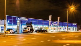 Nachdem R&S Mobile im vergangenen Jahr seinen Hauptbetrieb zum Ford-Store umgebaut hat, eröffnete das Unternehmen 2020 ein neues Transporterzentrum. Alle Aktivitäten haben ein Ziel: zufriedene Kunden. (Bild: R&S Mobile)