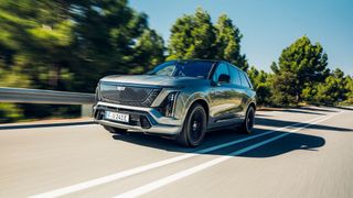 Der Cadillac Vistiq fällt vor allem auf europäischen Straßen auf. (Bild: Cadillac)