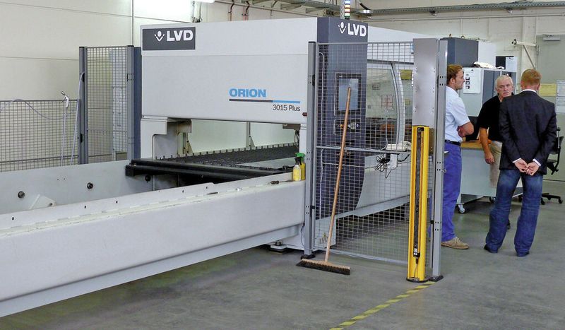 Die LVD Orion 3015 Plus gilt gleichermaßen als Einstiegsmodell sowie Fertigungszelle und dient zur effizienten und kostengünstigen Anwendung für das CO2-Laserschneiden. (Bild: Kuhn)