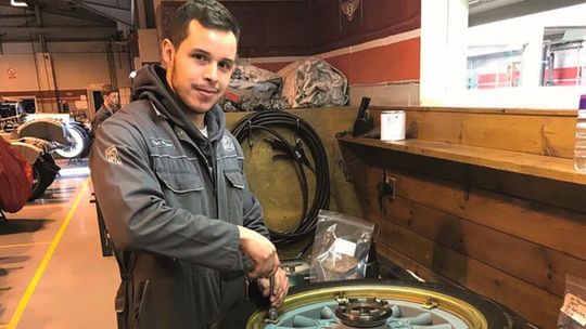 Seit April 2021 alleiniger Inhaber von Oldtimer Service & Reifen HKT: Manuel Kuhn.(Bild:  HKT)