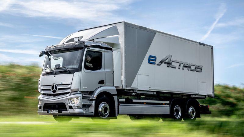 Der E-Actros ist der erste serienmäßig produzierte E-Lkw von Daimler. Seit Donnerstag läuft er in Wörth vom Band.