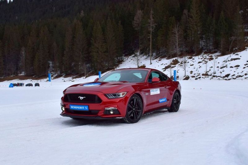 Es gibt Größen von 15 bis 20 Zoll, die sich auch für so exotische Sportwagen wie den Ford Mustang eignen. (Jan Rosenow)