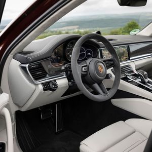 Im Innenraum setzt Porsche auf edles Design.(Bild:   Auto-Medienportal.Net/Porsche)
