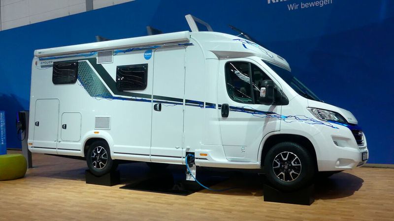 Der Teilintegrierte schafft mit der 35-kWh-Batterie 90 Kilometer ohne Unterstützung des Range Extenders. (Bild: SP-X/Michael Lennartz)