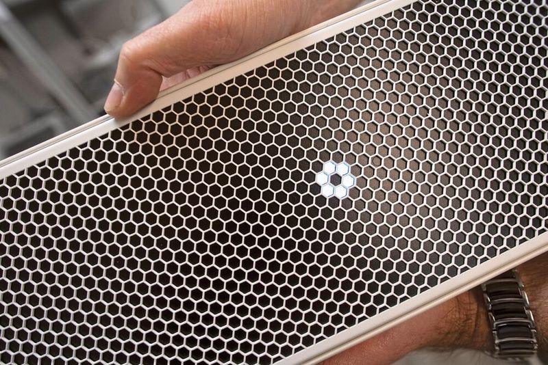 Smarte Lösung gegen Corona: Die Luftentkeimungssysteme der Schnittpunkt-Tochterfirma Caereo machen Bakterien und Viren den Garaus.(Bild:  Andreas Gebert)