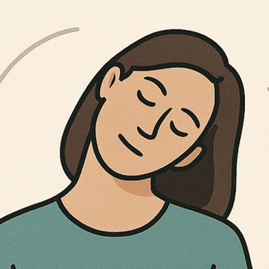 Setzen Sie sich aufrecht hin und lassen Sie die Arme locker an den Seiten hängen. Senken Sie vorsichtig den Kopf zur Seite, sodass das Ohr in Richtung Schulter geht. Halten Sie die Position für etwa 15 bis 30 Sekunden und wiederholen Sie dies auf der anderen Seite. Wiederholen Sie es mehrmals, um Nacken- und Schultermuskulatur zu dehnen. (Bild: KI-generiert)