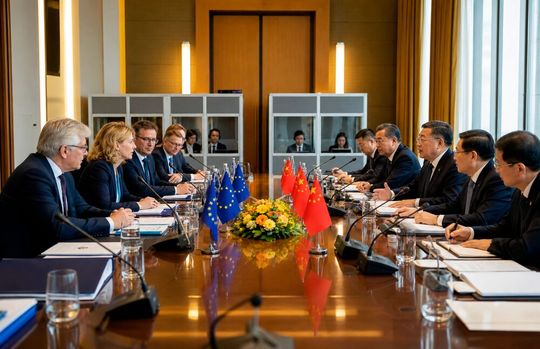 Weil das immer stärker werdende Ungleichgewicht in den Handelsbeziehungen zu China immer höher wird, sieht die EU-Handelskammer den Tag kommen, an dem der Handel mit den Chinesen ernsthaft hinterfragt werden muss ...(Bild:  KI-generiert)