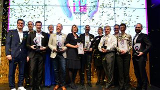 Die Preisträger des „Digital Transformer of the Year 2017“ zusammen mit den Initiatoren. (Paul Knecht/storytile)