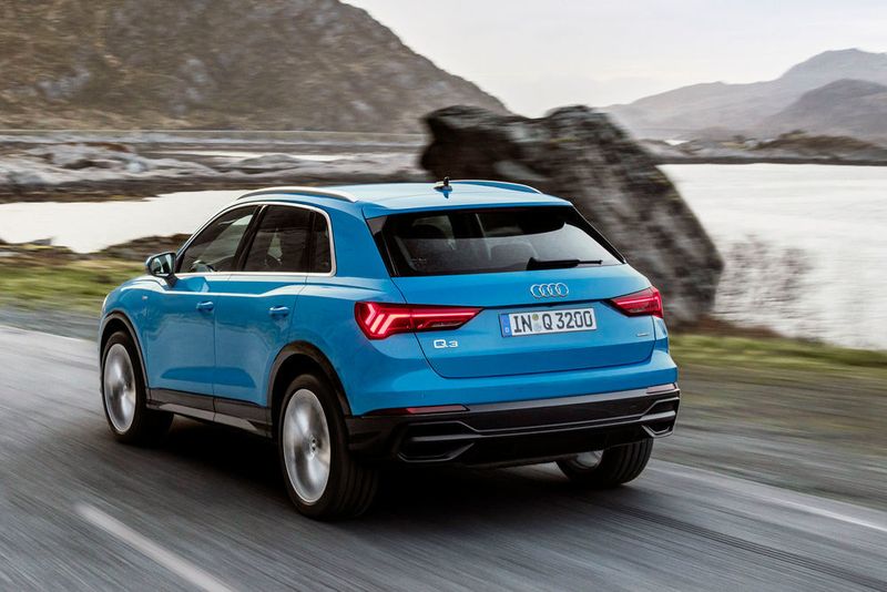 Die Heckscheibe ist wesentlich schräger gezeichnet und der Dachkantenspoiler wirkt im Vergleich zum Vorgänger deutlich größer. (Audi)