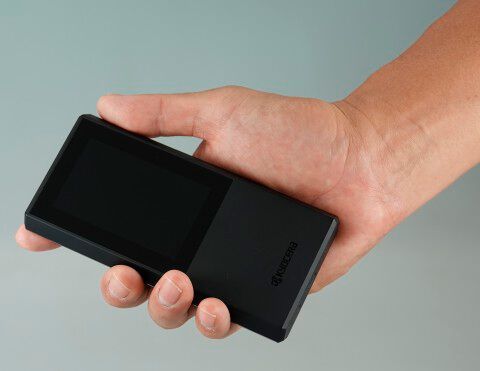 5G-Kommunikation kommt endlich zu den Verbrauchern. Kyocera wird in Las Vegas (#25402, Convention Center, South Hall 2) neue Prototypen von robusten 5G-Tablets und Smartphones vorstellen, die Lösungen für geschäftliche und professionelle Anwender in so anspruchsvollen Bereichen wie der medizinischen Notfallversorgung, dem Baugewerbe, der Landwirtschaft und dem Hotelbereich bieten. Darüber hinaus wird das jaonische Unternehmen seinen innovativen 5G-Smart Router vorstellen, der Edge Computing und 5G-Konnektivität auch für Geräte ohne 5G-Fähigkeit ermöglicht - und zwar für bis zu 100 Geräte gleichzeitig. (Bild: Kyocera)