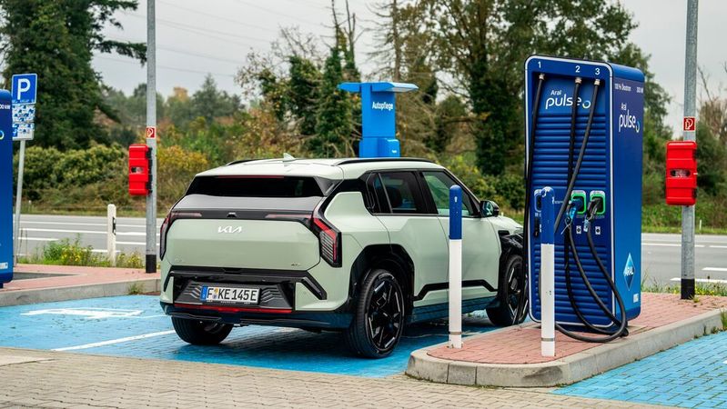 Die Ladeinfrastruktur für E-Autos wächst.(Bild:  Kia)