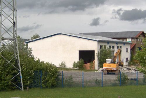 ... stand am Anfang der neuen Firmenzentrale ... (Bild:Scalcom)